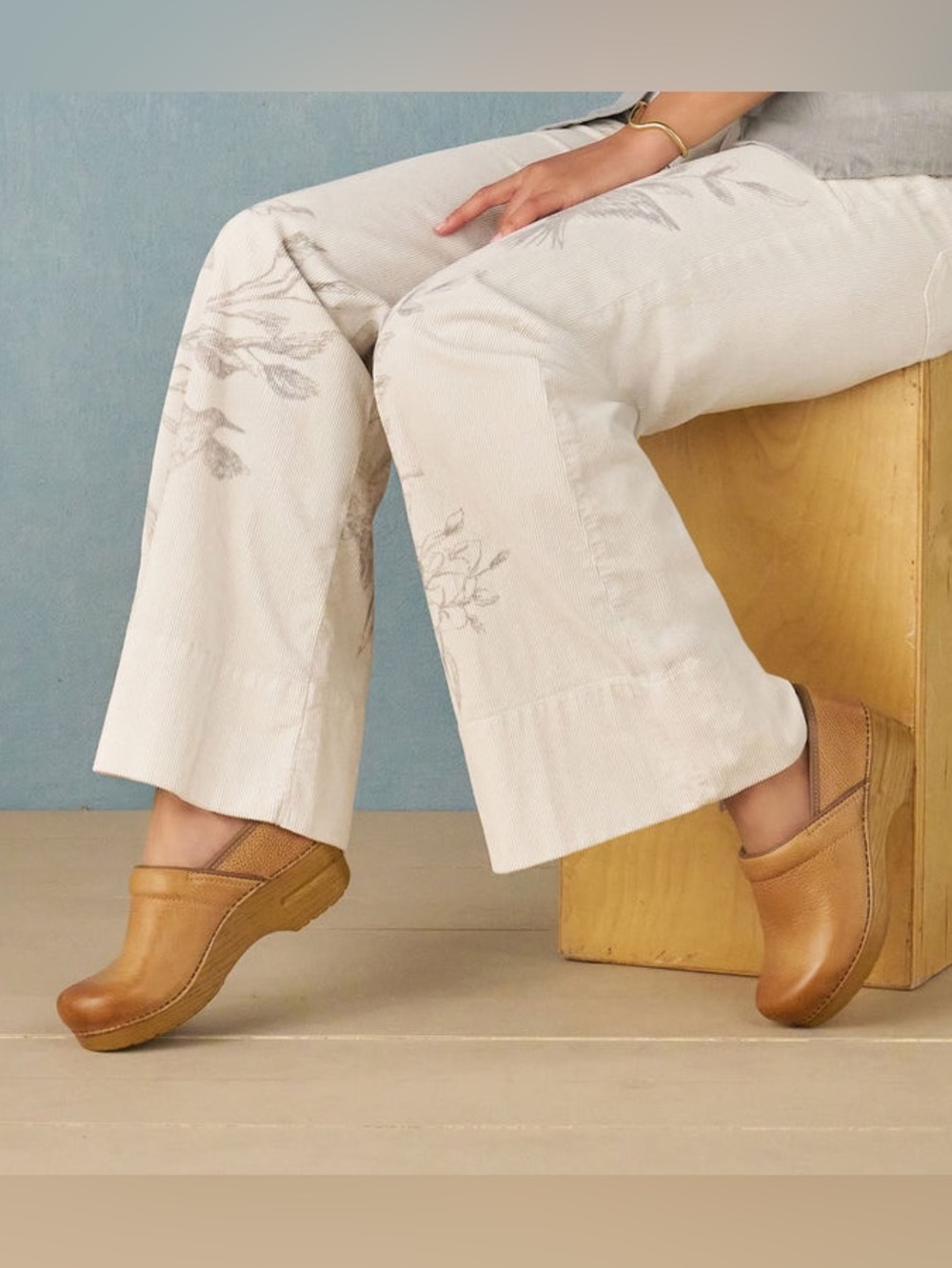 Dansko Pro Honey Clogs Distressed Burnished Leather Size 8 Beige Tan - Picture 4 of 11